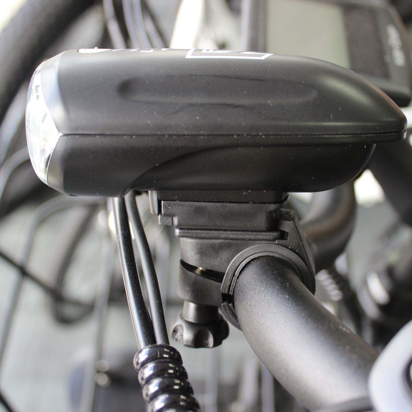 White LED Front Lamp Head Light for Bike Bicycle AA Battery