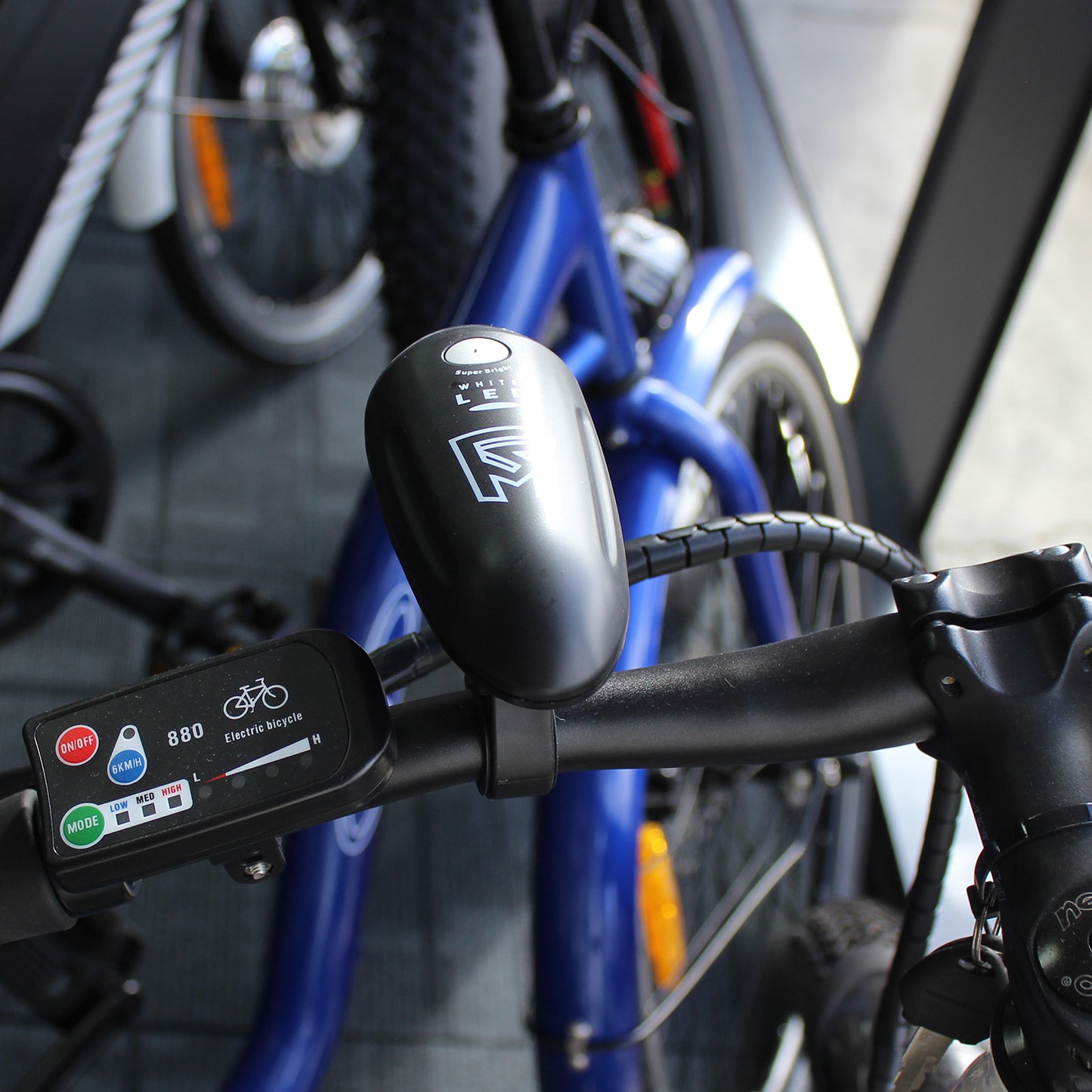 White LED Front Lamp Head Light for Bike Bicycle AA Battery