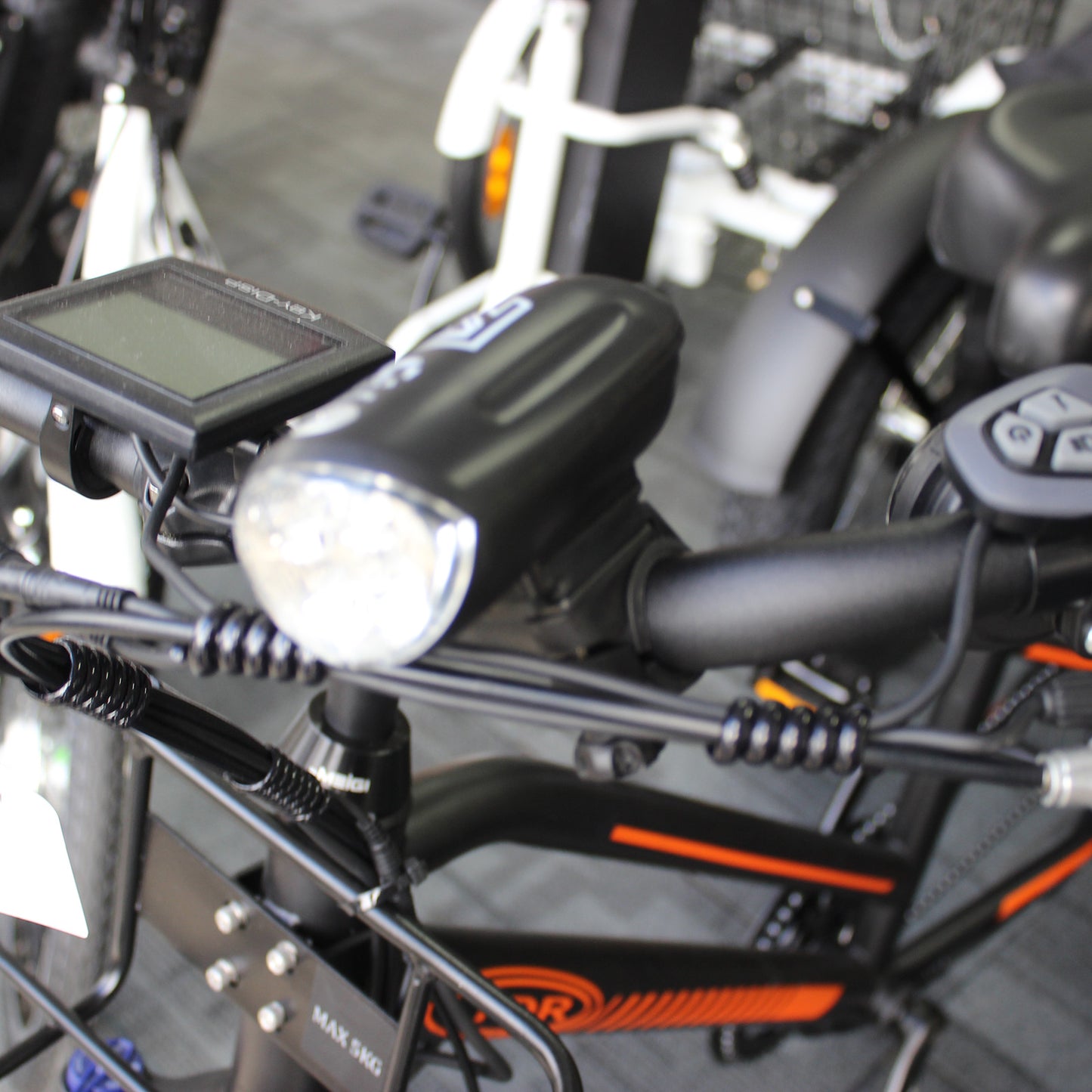 White LED Front Lamp Head Light for Bike Bicycle AA Battery