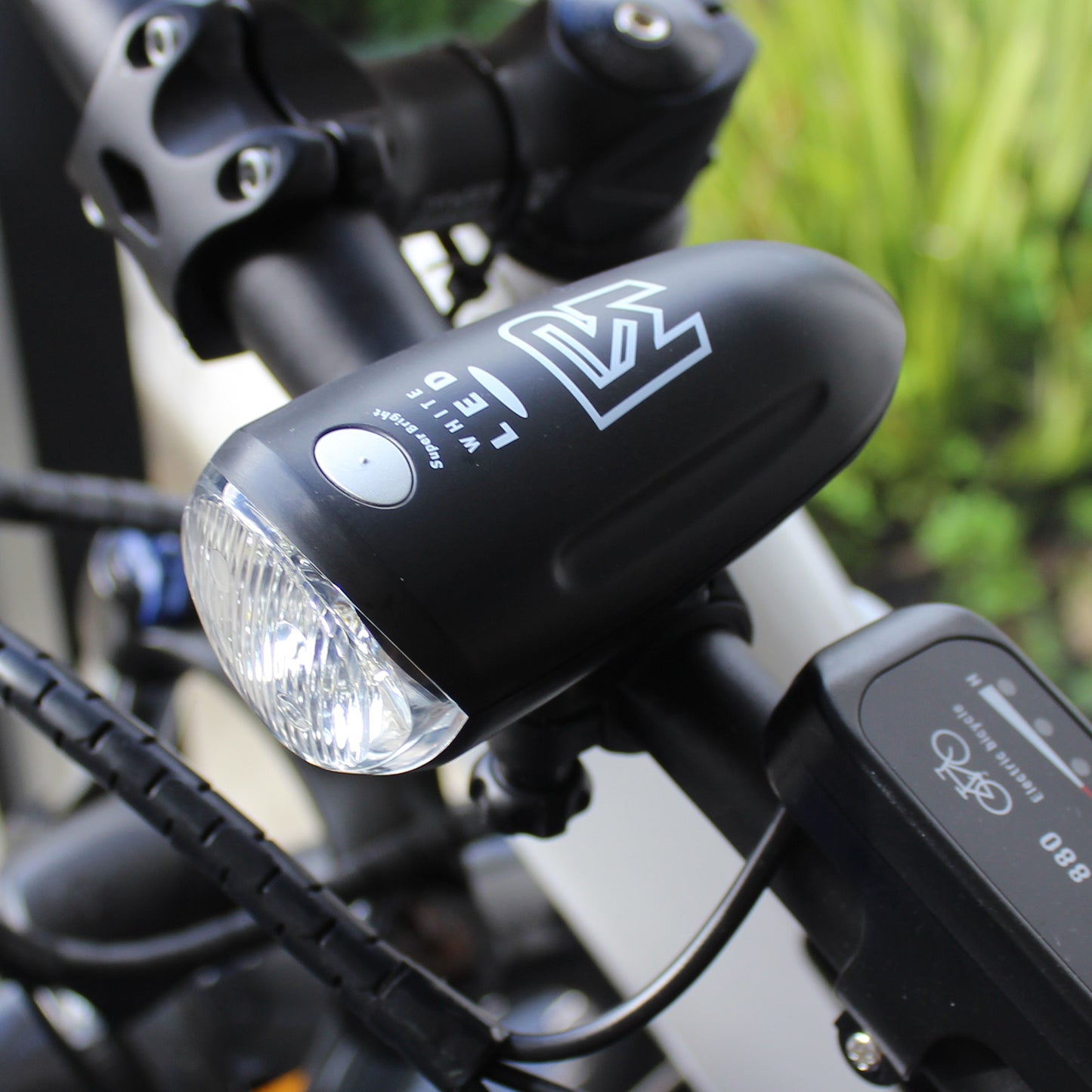 White LED Front Lamp Head Light for Bike Bicycle AA Battery