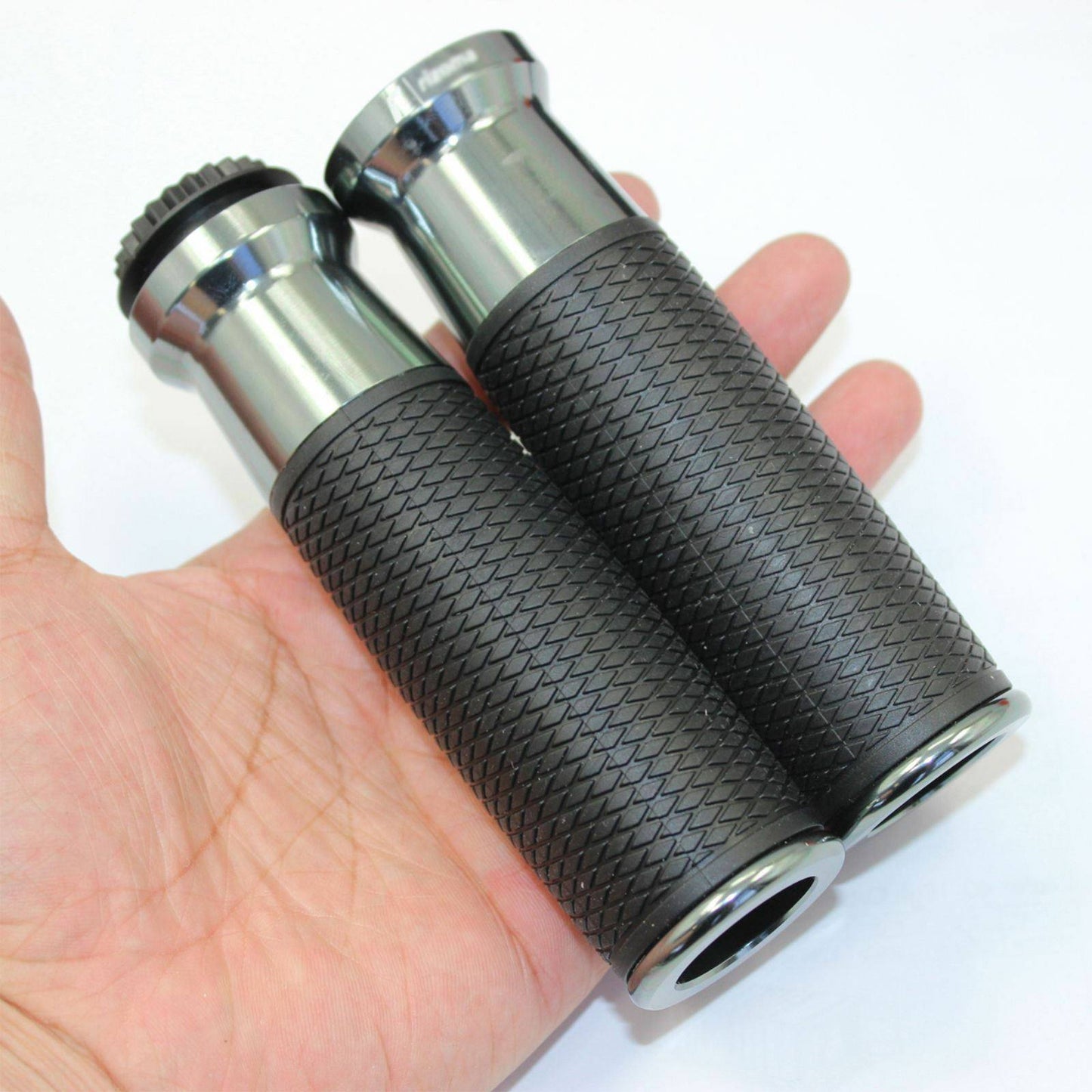 Motorcycle CNC 7/8" 22mm Handlebar Hand Grip 4 Harley Touring Dyna Softail - TDRMOTO