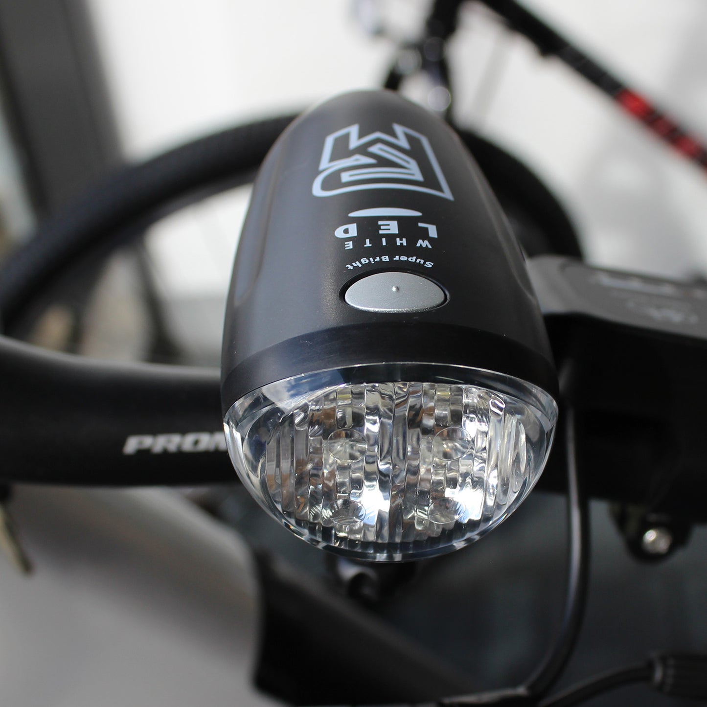 White LED Front Lamp Head Light for Bike Bicycle AA Battery